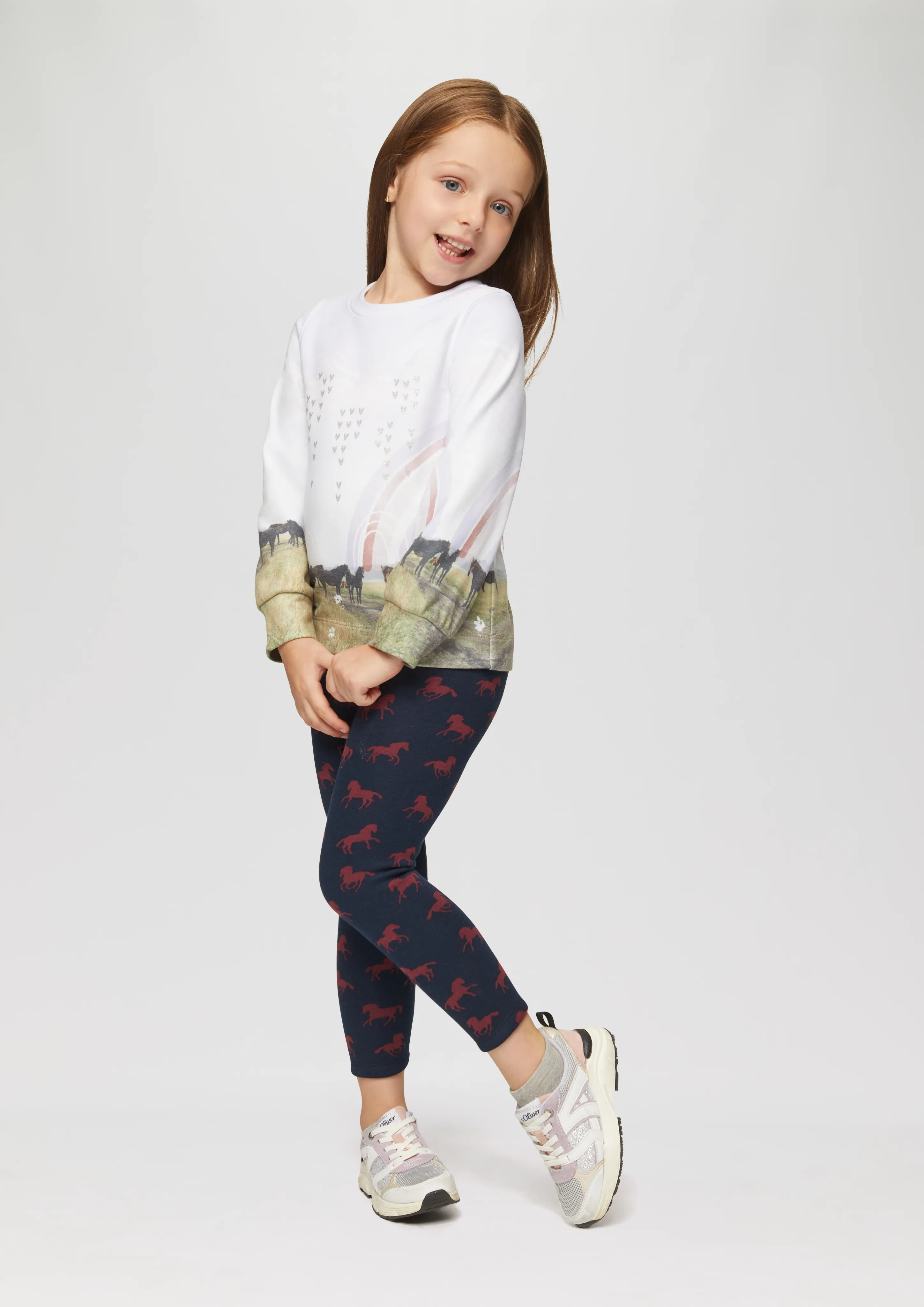 s.Oliver Sweatshirt met motief en glinsterende hartjes